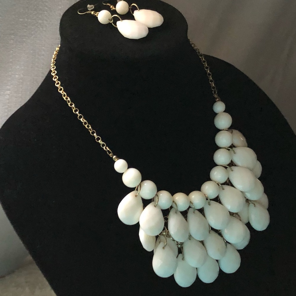 Beautiful Necklace & Earring Set